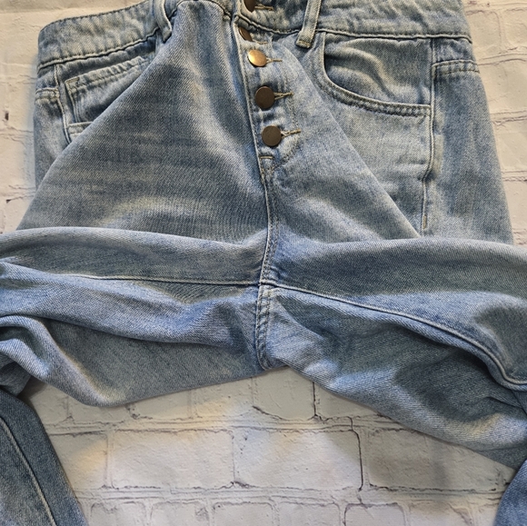 Pink Lily Mom Butterfly Button Distressed Light Wash Jeans - Picture 5 of 9